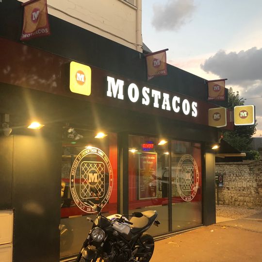 Mostacos