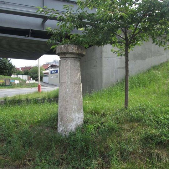 Kamenný rozcestník v Táboře