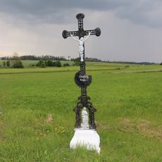 Kříž u silnice 151 u Štěpkova