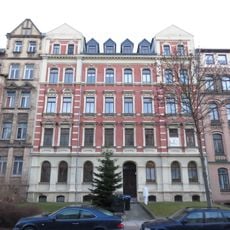 Mietshaus in geschlossener Bebauung mit Vorgarten Weststraße 55
