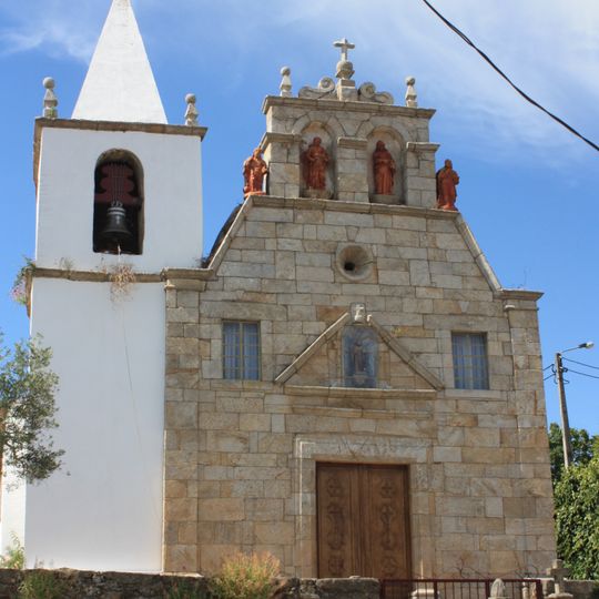 Igreja paroquial de Vilarinho de Agrochão, incluindo a sua decoração de talha