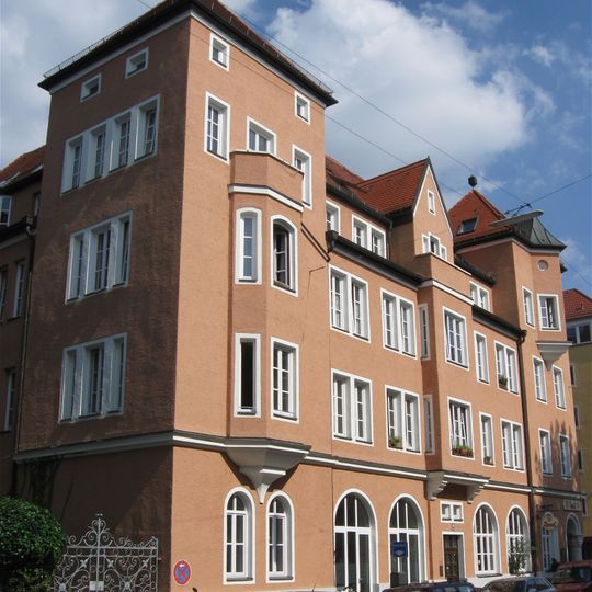 Mietshaus mit Gastwirtschaft