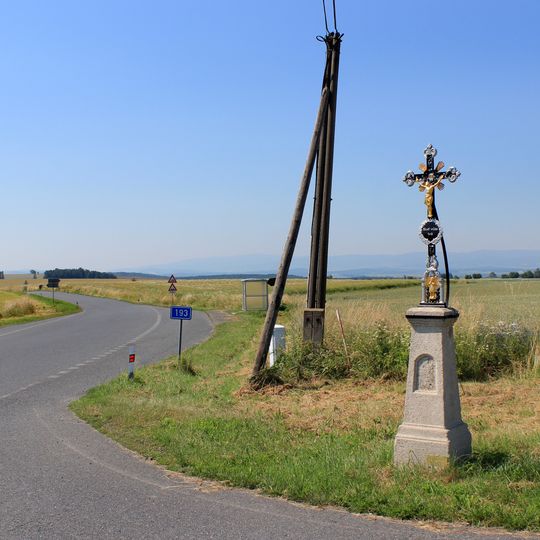 Kříž západně od Pocinovic
