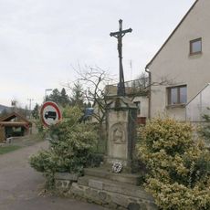 Kříž u rozcestí ke hřbitovu v Řehlovicích