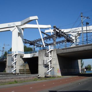 Railway bridge Delfshavense Schie