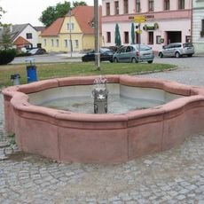 Barokní kašna na náměstí v Čechticích