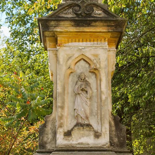 Kříž v Hynčině ve středu obce