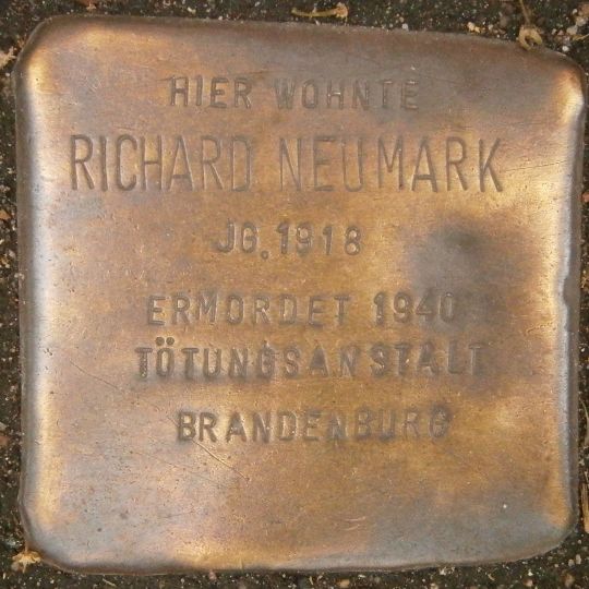 Stolperstein en memoria de Richard Neumark