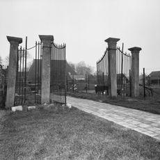 Langebuorren 1, Hallum