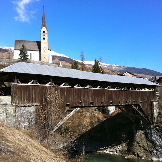 Holzbrücke in Scuol