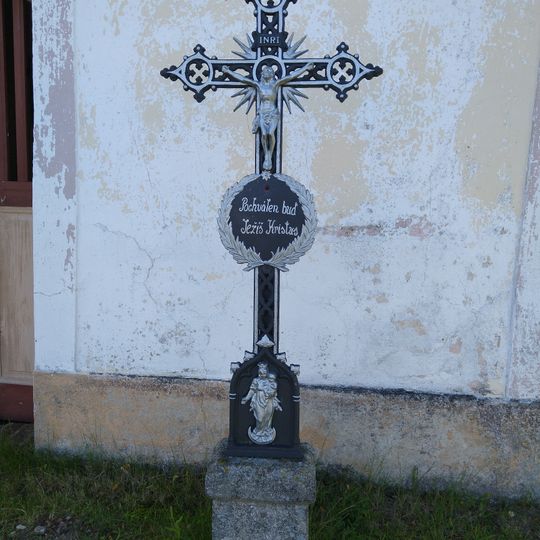 Kříž u kaple