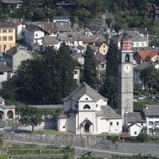 Chiesa parrocchiale di San Fedele con cimitero e casa parrocchiale