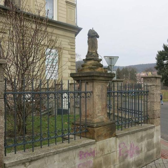 Socha světce na rohu ulic Žižkova a Vinařická v Jirkově