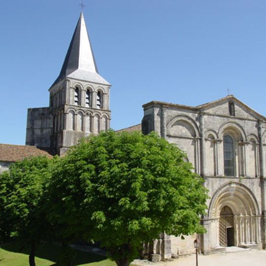 Abbatiale Saint-Amant de Saint-Amant-de-Boixe