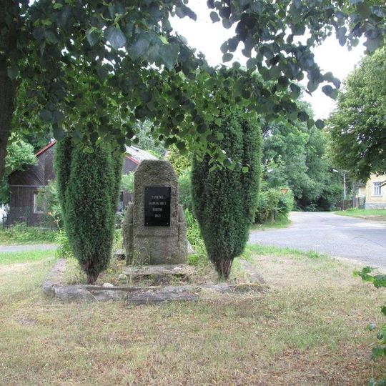 Památník v obci Dehetná