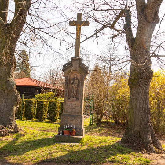 Kříž v ulici Za Hřbitovem v Pouchově