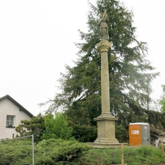 Sloup svatého Jana Nepomuckého v Santiniho ulici poblíž zámku Žďár