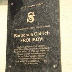 Pamětní deska Barbory Frolíkové a Oldřicha Frolíka