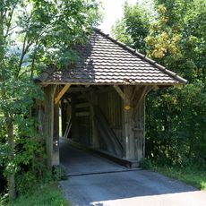 Gedeckte Holzbrücke über den Zungbach