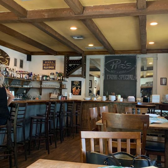 Pia's Trattoria