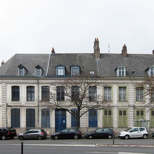 Maisons, 3, 5, 7 place aux Bleuets