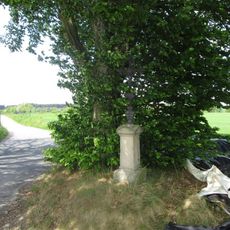 Kříž severně od Hvožďan u rozcestí