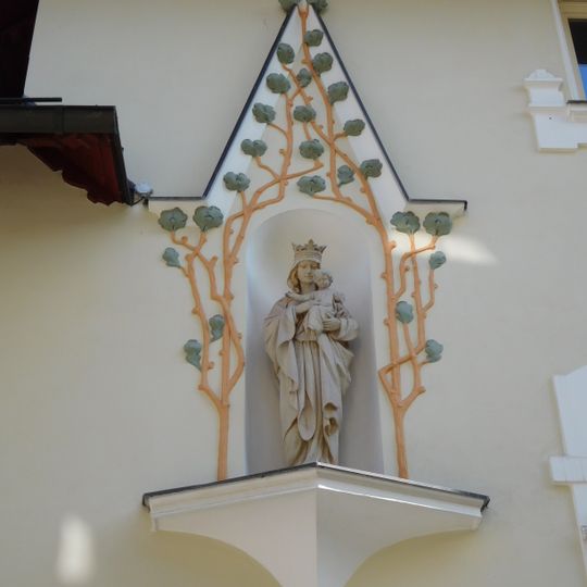 Statue of Virgin Mary with infant Jesus