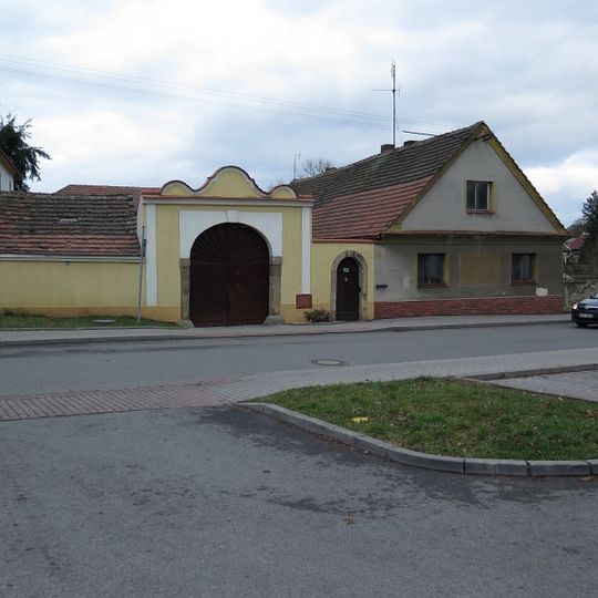 Brána a branka usedlosti čp. 36