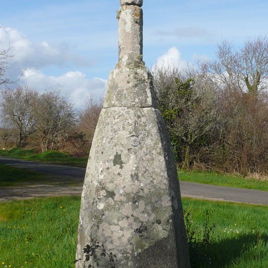 Menhir christianisé de Kernalec