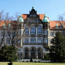 Amts- und Landgericht mit ehemaligem Untersuchungshaftgebäude (Sachgesamtheit) Lessingstraße 7 (Weigangstraße 8a)