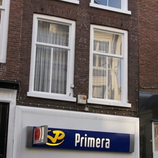 Pand met eenvoudige lijstgevel