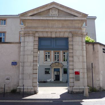 Grenoble'da Modern ve Tarihi Binalar