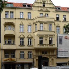 Mietshaus, Läden Marburger Straße 5