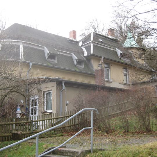 Remise und Gärtnerhaus der Villa Parkstraße 35, mit Einfriedung und Garten Marschnerstraße 10