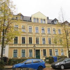 Mietshaus in geschlossener Bebauung mit Vorgarten Gustav-Adolf-Straße 20