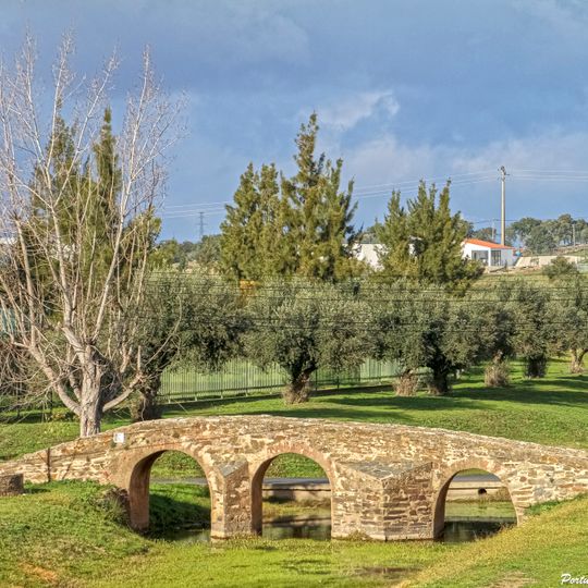 Ponte antiga sobre a ribeira de Cobres