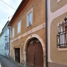 Wohn- und Geschäftshaus, ehem. Fleischhauerei (bez. David Haider)