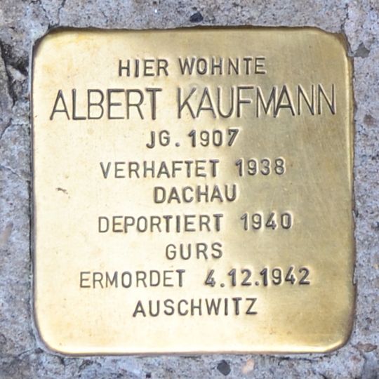 Stolperstein en memoria de Albert Kaufmann
