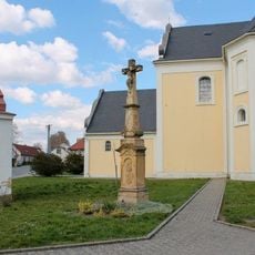 Kříž v Jaroměřicích u kostela