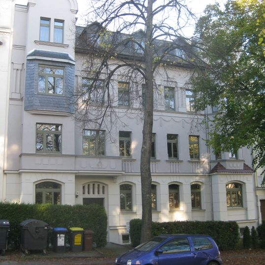 Mietshaus in geschlossener Bebauung mit Vorgarten Reineckerstraße 66