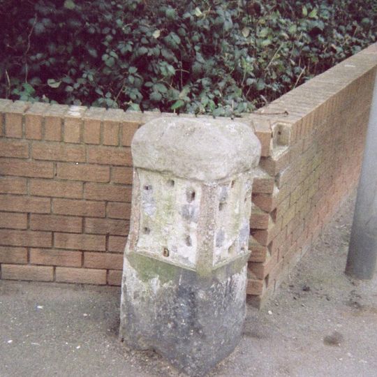 Milestone, London Road, E side of Lingfield Avenue, opp. Milestone Road