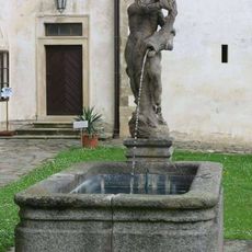 Kašna se sochou Neptuna na zámku v Horšovském Týně
