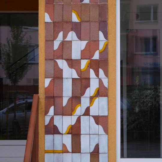 Decorative walls in Murmanská and V předpolí streets