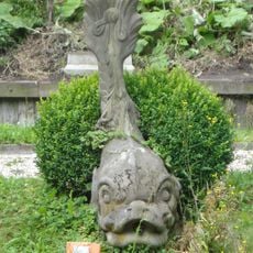 De Tempel: waterspuwend dolfijntje