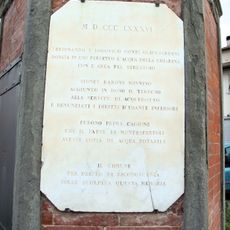 Piazza Machiavelli well