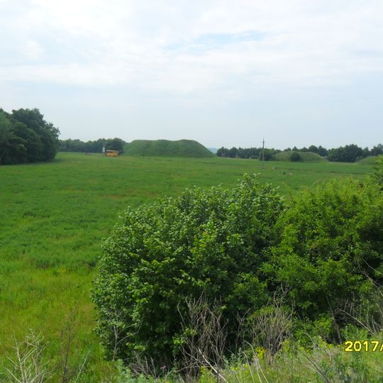 Oksyutynski mounds