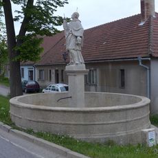 Kašna se sochou svatého Jana Nepomuckého