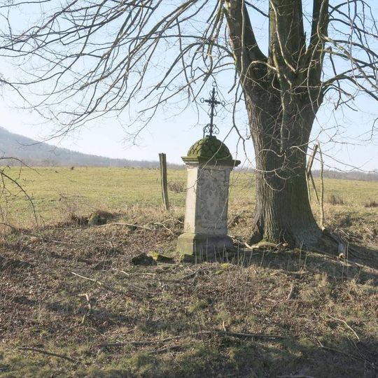 Kříž u silnice z Jezvé do Stružnice