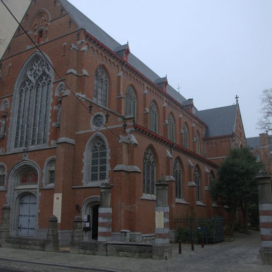 Kerk en klooster van de Dominikanen en binnentuin