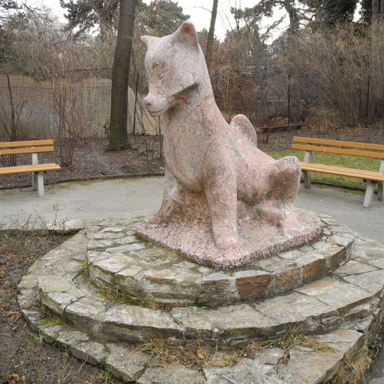 Kunst-am-Bau, Figuren und Keramikreliefs